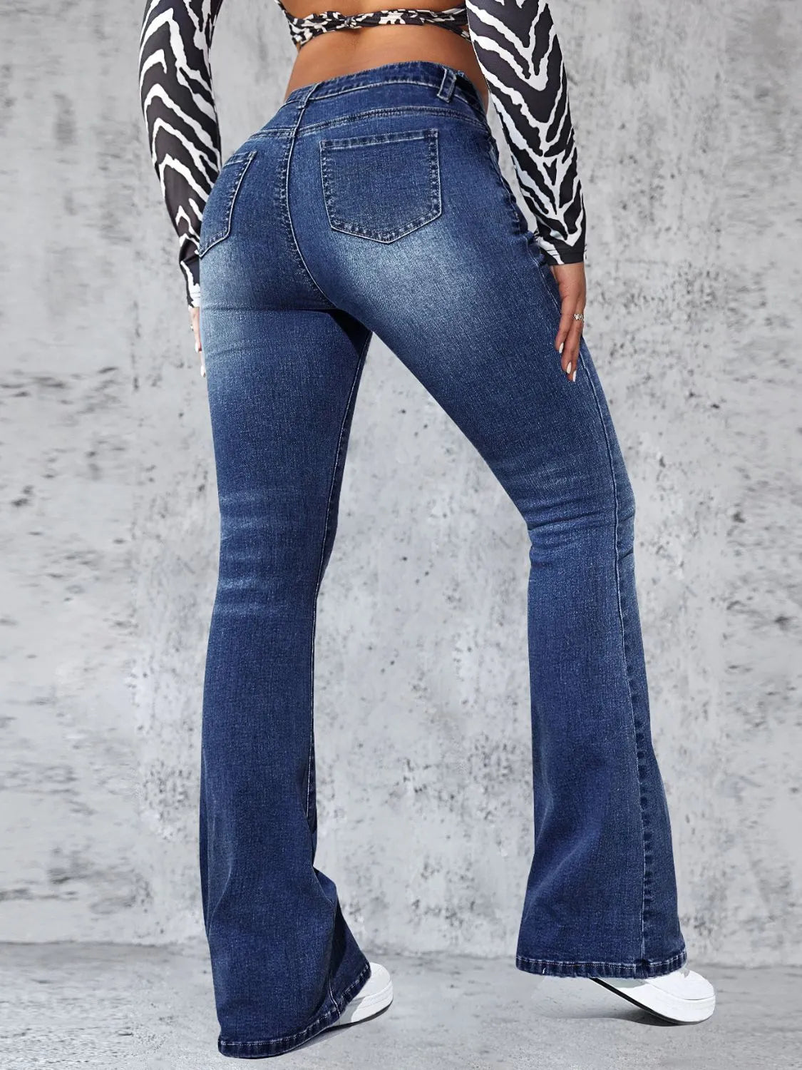 Shop High Rise Jeans with Pockets - Women's Fashion | Akatonbo