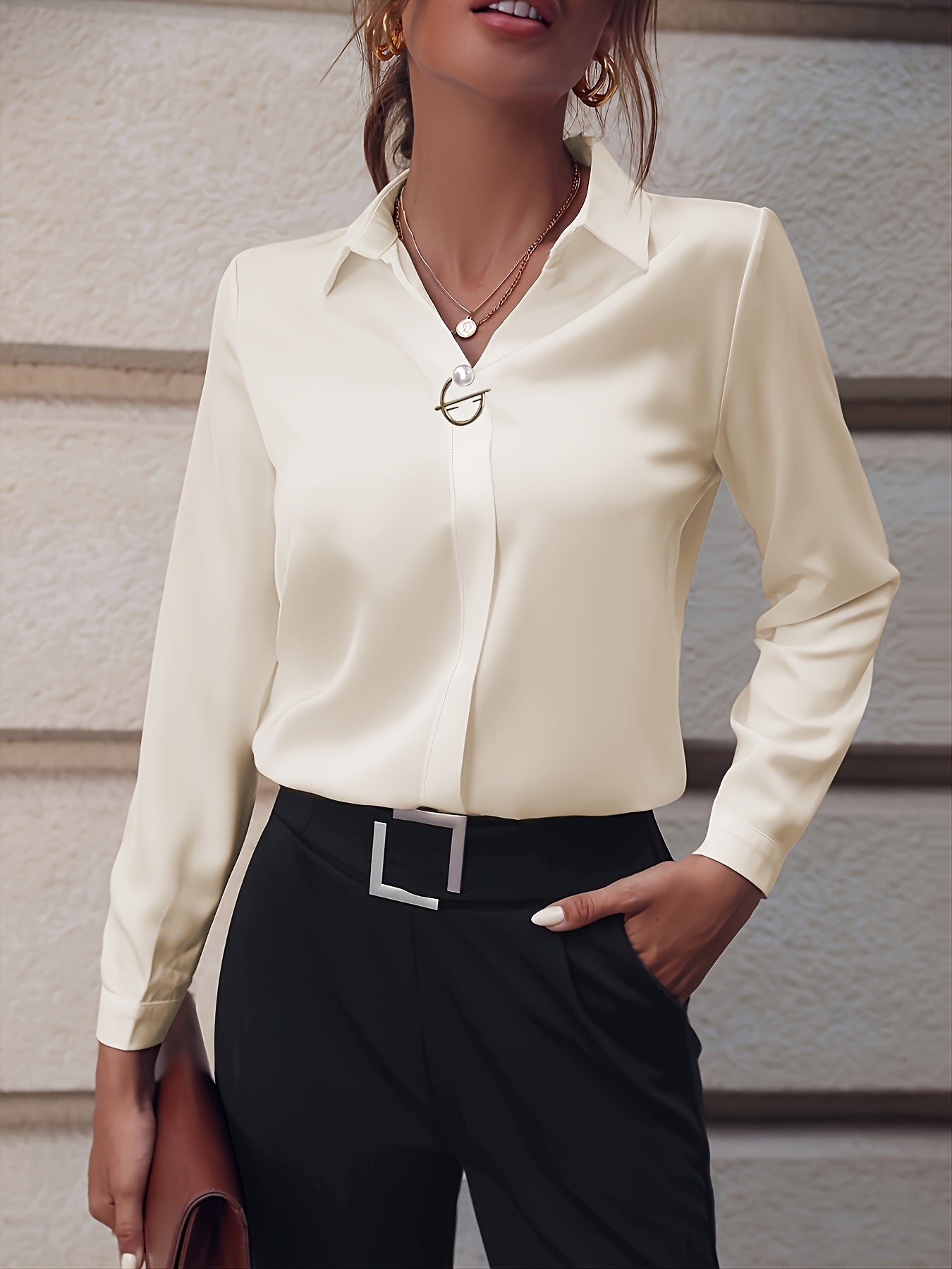 Camisa de manga larga de estilo elegante y moderno para negocios con botones de perlas