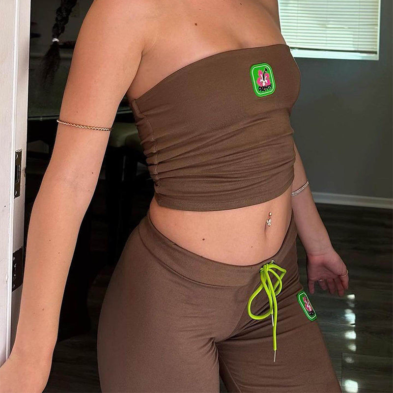 Traje de verano bordado de top palabra de honor y pantalones acampanados de tiro alto con cordón, conjunto de dos piezas