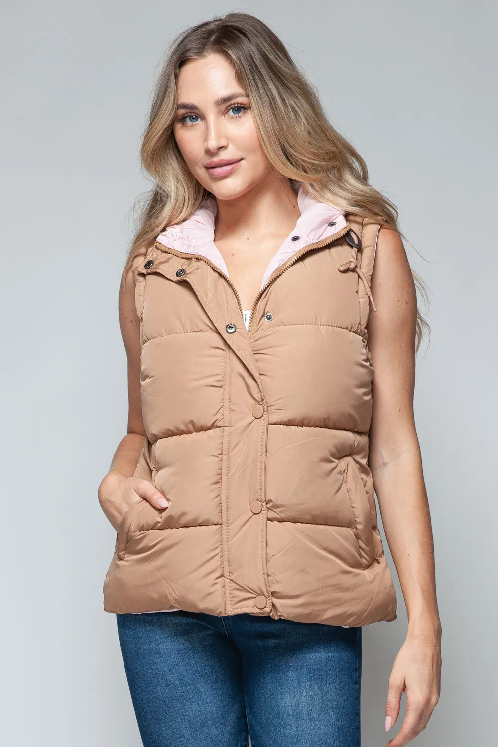 Chaleco con capucha, cierre de cremallera y broches, modelo Snobbish