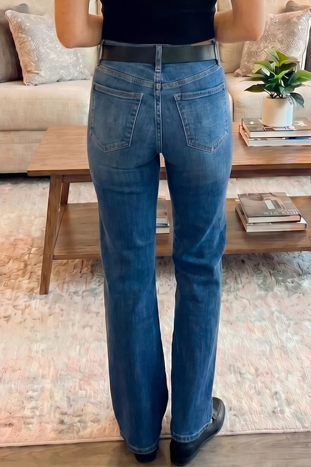 Shop Seam Detail Shift Jeans - Women's Fashion | Akatonbo