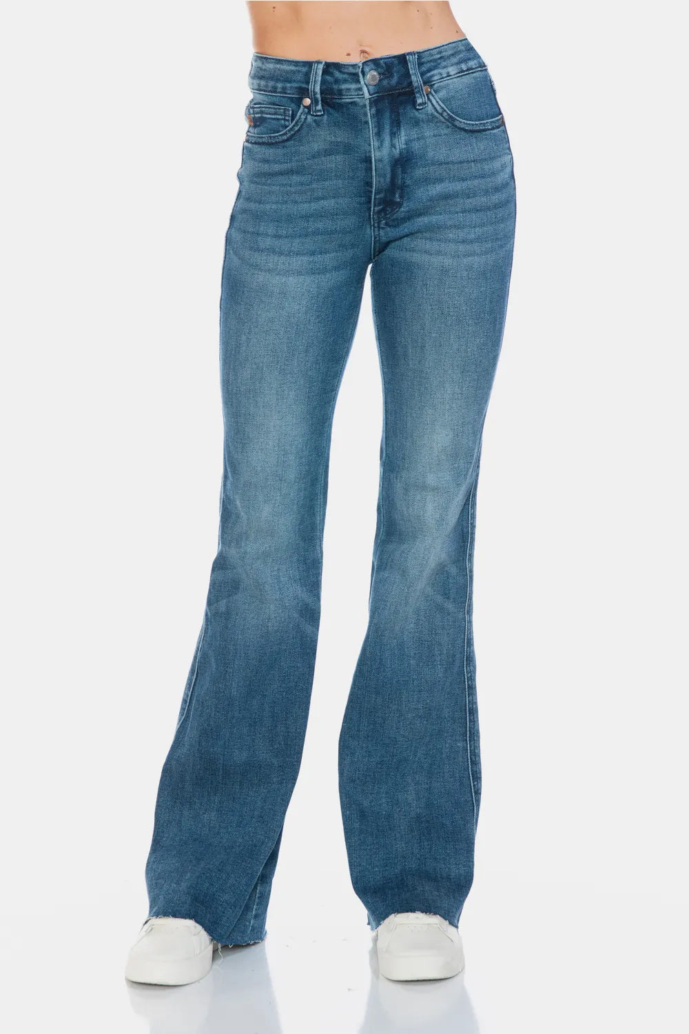 Jeans acampanados Judy Blue de talla grande con control de abdomen y bajo cortado