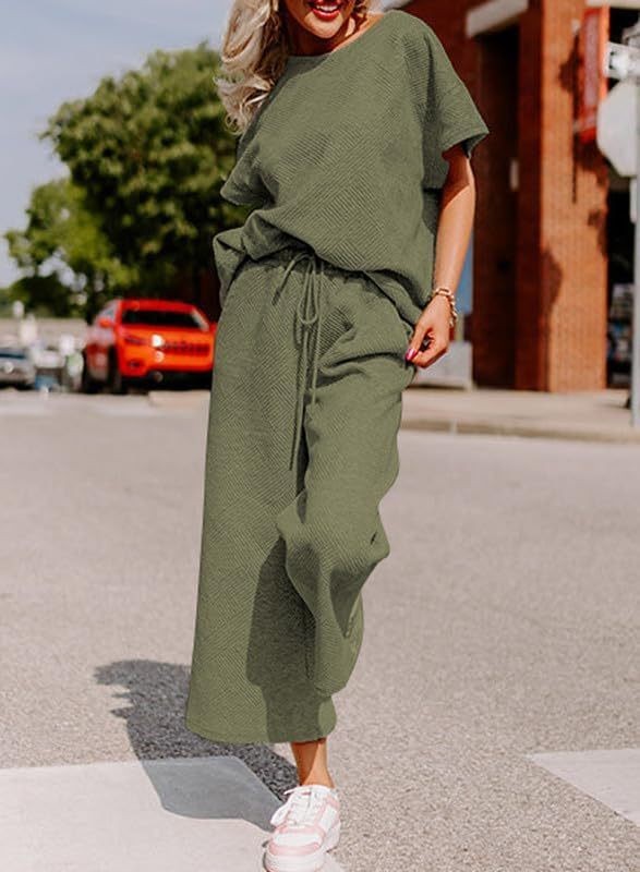 Conjunto de dos piezas de pantalón de manga corta y camiseta de textura de color liso para mujer
