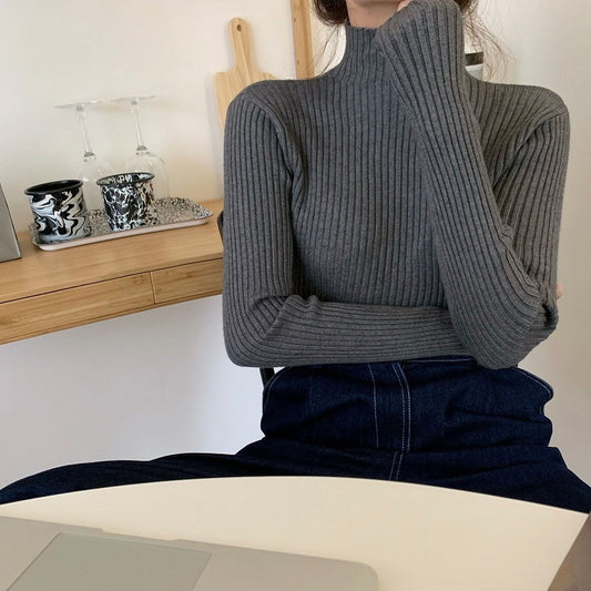 Akatonbo Half-High Neck Slim-Fit Sweater With Long Sleeves