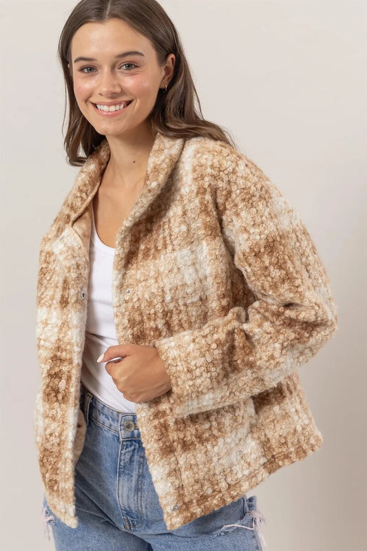 Chaqueta de bouclé a cuadros con cuello y bolsillos de Hyfve