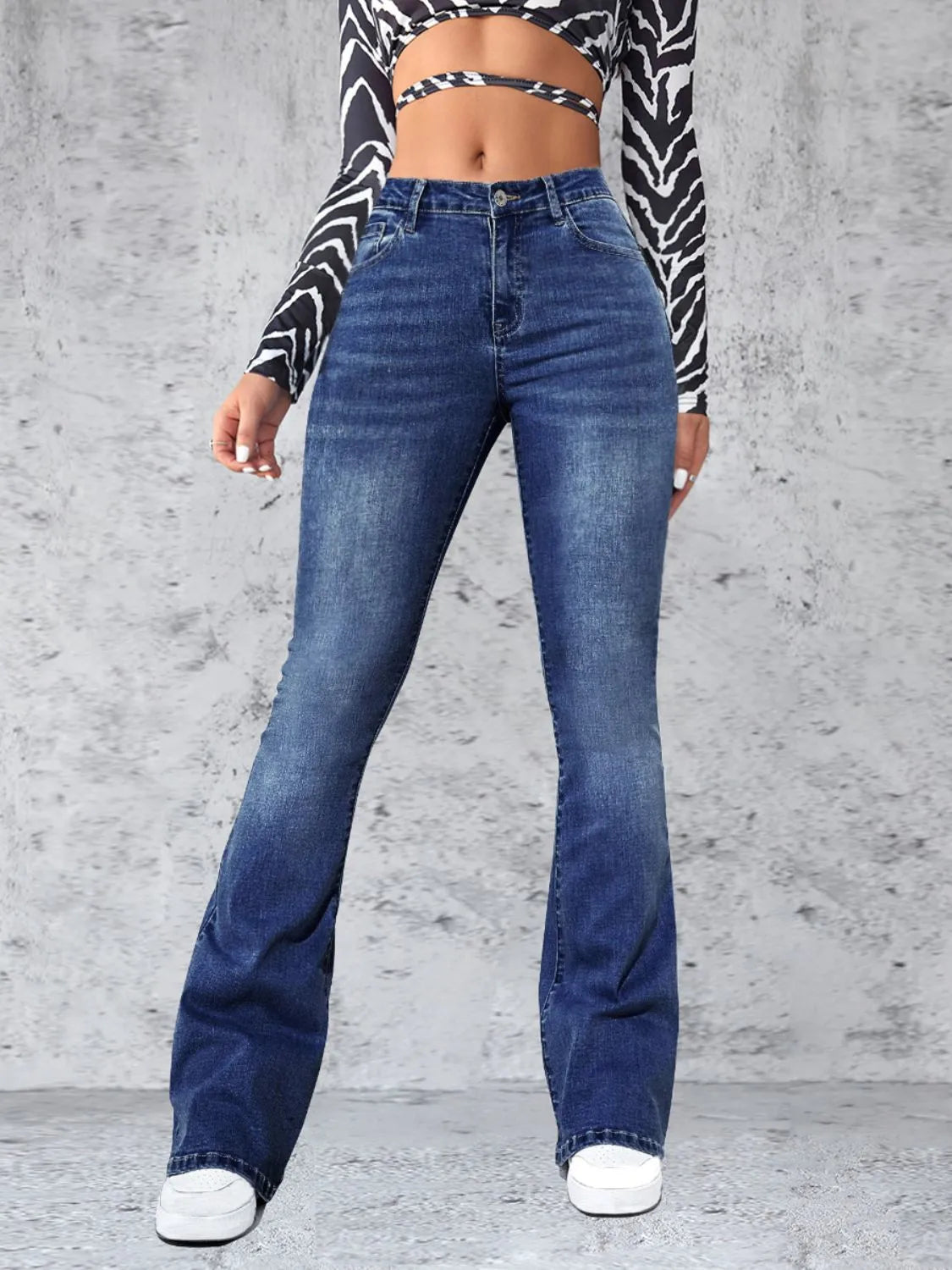 Shop High Rise Jeans with Pockets - Women's Fashion | Akatonbo