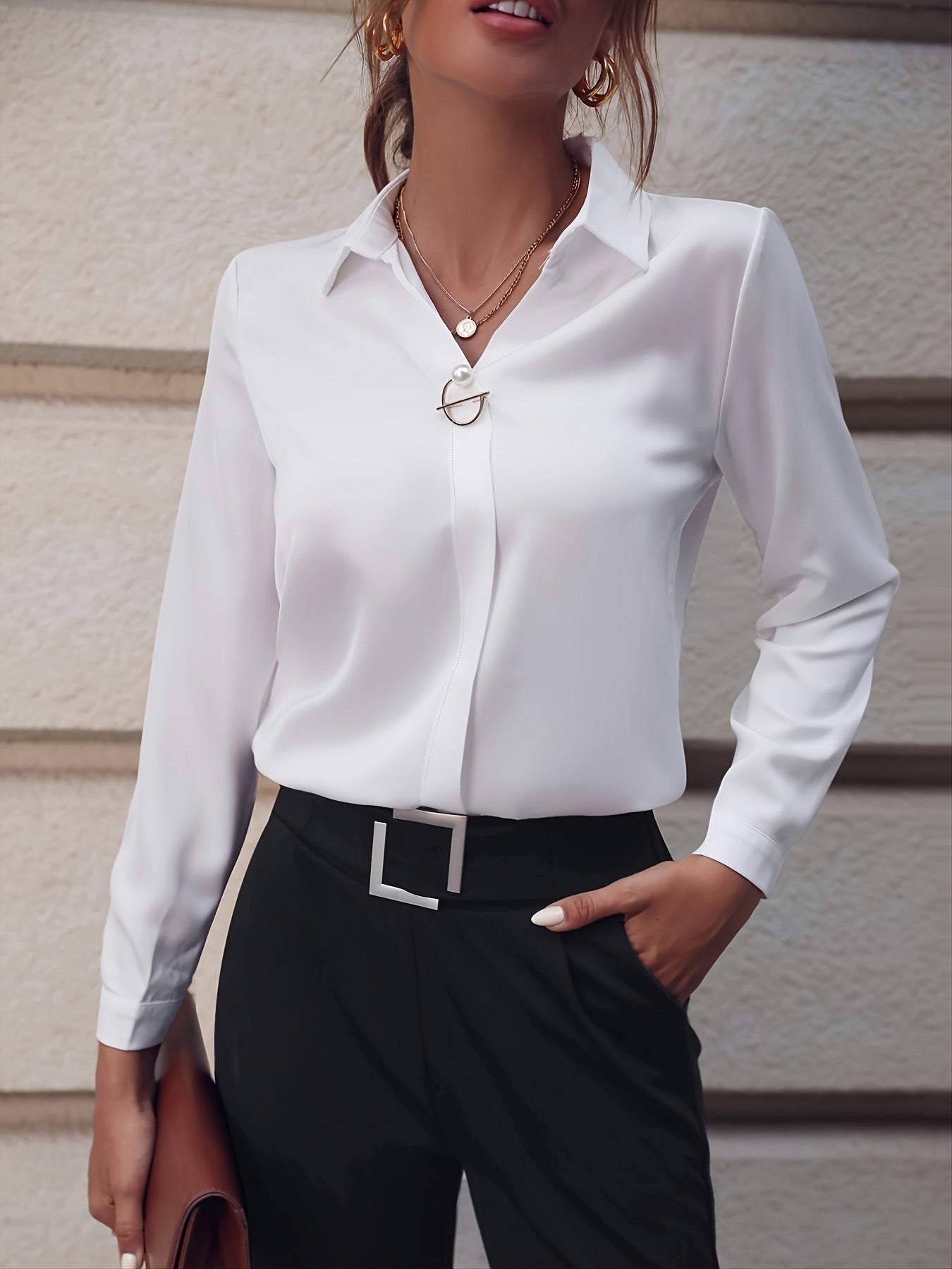 Camisa de manga larga de estilo elegante y moderno para negocios con botones de perlas