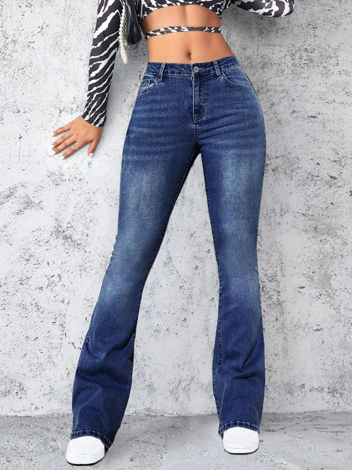 Shop High Rise Jeans with Pockets - Women's Fashion | Akatonbo