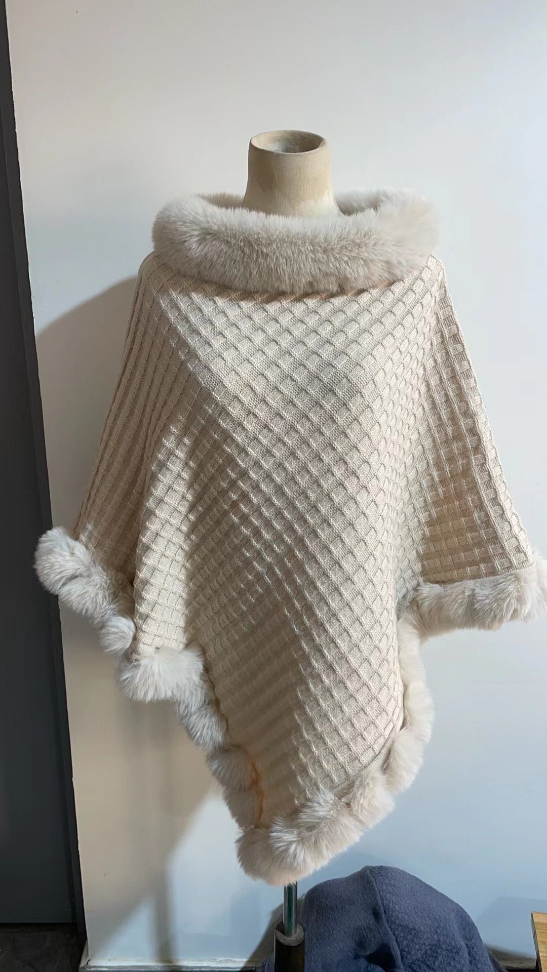 Châle Cape en Fourrure de Lapin Rex Col de Fourrure Luxe Écharpe Cape Fourrure Automne Hiver Mode Élégante Cape Manteau Vêtements d'extérieur Femme Fête Robe de Mariée