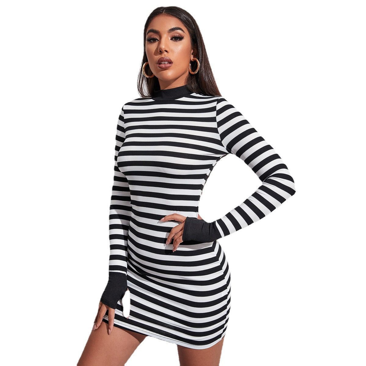 Robe moulante mi-col roulé sexy